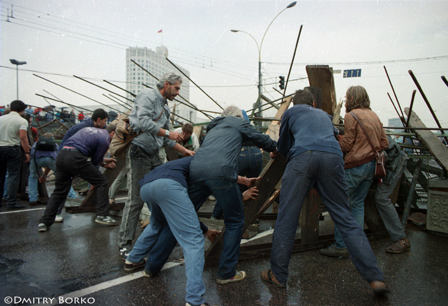 Строительство баррикад, 19 августа 1991 года