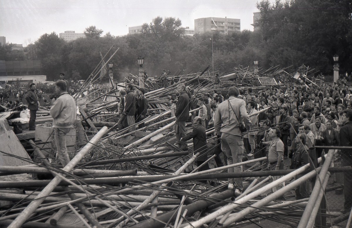 Баррикады у Белого дома, со стороны Красной Пресни, 20 августа 1991 года