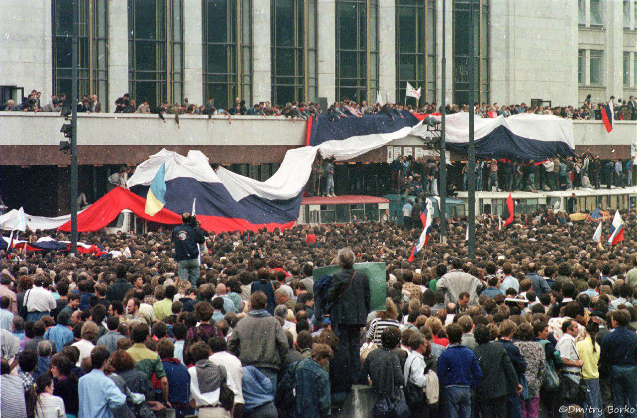 Триколор на балконе Белого дома, 20 августа 1991 года